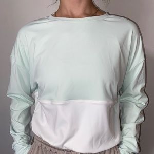 ZYIA Women's Size Medium Mint Green White Nyanza Cinch Crop Long Sleeve